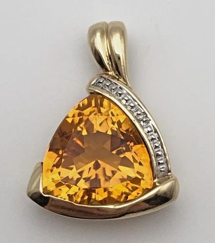10K GOLD TRIANGLE SHAPED PENDANT WITH CITRINE AND SINGLE DIAMOND 3.5G (1 of 2)