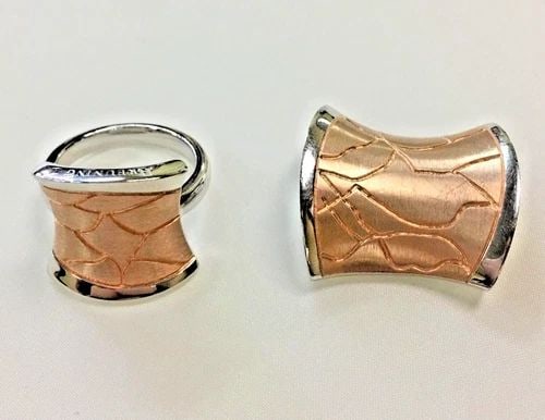 BREUNING SILVER & ROSE GOLD LAYER PENDANT AND RING SET (SIZE 7) 23.5 GRAMS: BREUNING SILVER RING AND PENDANT SET, ROSE GOLD ACCENT, RING SIZE 7 Breuning Silver Ring and Pendant Set, Rose Gold Accent, ring size 7 You are bidding on a pre-owned Breuning Silver Ring and Pendant 