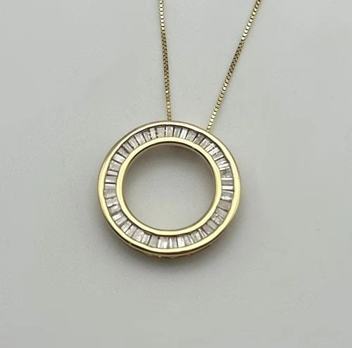 10K GOLD NECKLACE AND PENDANT WITH 0.35CTW NATURAL DIAMONDS ( 18 INCH ) 2.3G: 10K YELLOW GOLD CHAIN AND PENDANT WITH 0.35CTS OF DIAMONDS 18" 2.3 GRAMS 10k Yellow Gold Chain and Pendant with 0.35cts of Diamonds Condition: Used, has been cleaned. Material: 10k Yellow Gold. Both c
