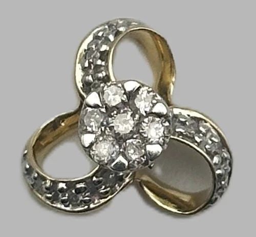14K GOLD CELTIC KNOT PENDANT WITH 0.25CTS NATURAL DIAMONDS ( 2 GRAMS ): 14K GOLD CELTIC KNOT PENDANT WITH 0.25CTS DIAMONDS 14k Gold Celtic Knot Pendant with center setting and 0.25ct Diamonds You are bidding on a 14k Gold Celtic Knot Pendant with 0.25cts Diamonds. The pie
