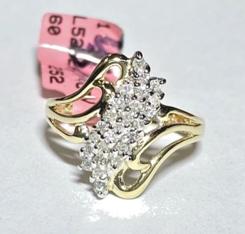 NEW 10K YELLOW GOLD CLUSTER RING WITH 0.25CTW DIAMONDS (SIZE 5.75) 2.4 GRA,: WOMEN'S 10K YELLOW GOLD RING WITH 0.25CT CLUSTER DIAMONDS (SIZE 5.75) Women's 10k Yellow Gold Ring with 0.25CT Cluster Diamonds (Size 5.75) You are bidding on a new with tags Women's 10k Yellow Gold R