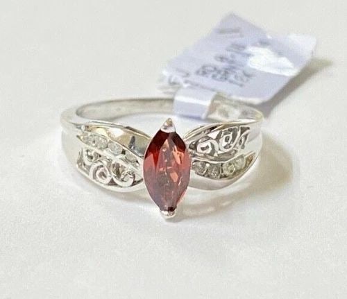 NEW 10K WHITE GOLD RING, 0.64CTS GARNET, 0.16CTS DIAMONDS (SIZE 6.25) 2.5 GRAM: WOMEN'S 10K WHITE GOLD RING WITH 0.64CTS GARNET AND 0.16CTS DIAMONDS (SIZE 6.25) Women's 10k White Gold Ring with 0.64CTS Garnet and 0.16CTS Diamonds (Size 6.25) You are bidding on a new with tags Wom