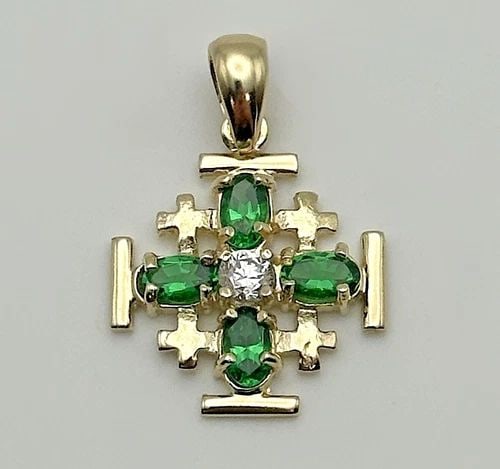 14K YELLOW GOLD JERUSALEM CROSS PENDANT, GREEN AND WHITE CUBIC ZIRCONIA 2.5G: 14k Yellow Gold Jerusalem Cross Pendant, Green and White Cubic Zirconia Condition: Used, has been cleaned Material: 14k Yellow Gold Pendant Size: 17mm x 17mm in size, with a 9mm long bail Total Weight