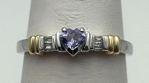 10K GOLD TWO TONED RING, HEART TANZANITE, 0.08CTW DIAMONDS (SIZE 7) 2.4 GRAM: 10k White Gold Two Toned Ring with Heart cut Tanzanite and 0.08cts of Diamonds Condition: Used Material: 10k White Gold with Yellow Gold accents on the sides Ring Size: 7 Weight: 2.4 grams Top Width: 
