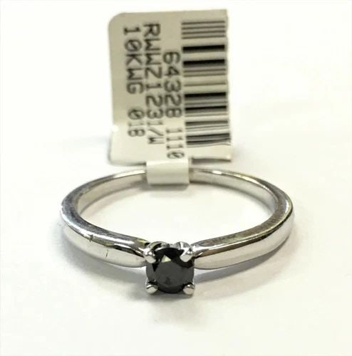10K WHITE GOLD RING WITH SINGLE BLACK DIAMOND ( SIZE: 7.25 ) 2.1G: 10K WHITE GOLD RING WITH SINGLE BLACK DIAMOND (SIZE: 7.25) 10K White Gold Ring with Single Black Diamond You are bidding on a 10K White Gold Ring with Single Black Diamond. The ring is brand new with 