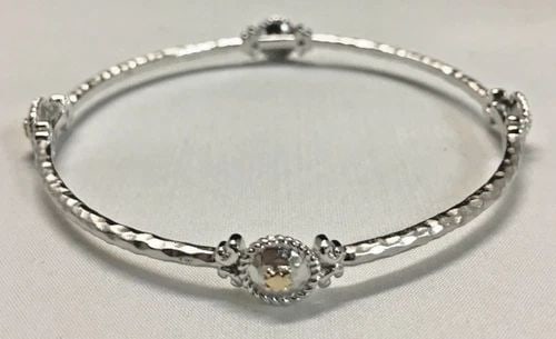GABRIEL & CO STERLING SILVER BANGLE WITH 18K GOLD ACCENTS S075797 (12.5 GRAMS): GABRIEL & CO STERLING SILVER BANGLE WITH 18K GOLD S075797 Gabriel & Co sterling silver bangle with 18k gold S075797 You are bidding on a new with defects Gabriel & Co sterling silver bangle with 18k g