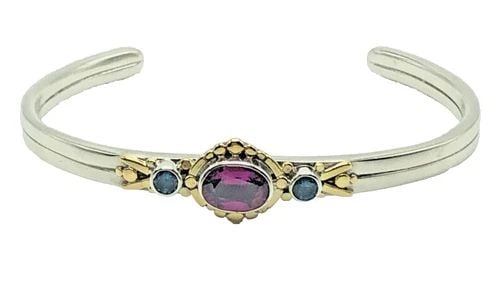 925 SILVER BANGLE, 18K GOLD UPPER HEAD, BLUE TOPAZ, PURPLE GARNET ( 19 GRAMS ): SILVER BANGLE WITH 18K GOLD TRIMMING, BLUE TOPAZ, PURPLE GARNET Silver Bangle with 18k Gold trimming, Blue Topaz, Purple Garnet You are bidding on a Silver Bangle with 18k Gold trimming, Blue Topaz, P