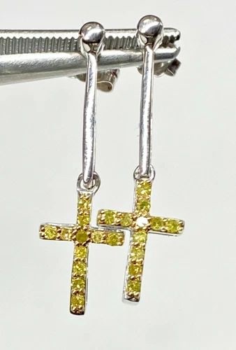 10K WHITE GOLD DANGLING CROSS EARRINGS WITH 0.20CTS OF YELLOW DIAMONDS 2.1G: 10K WHITE GOLD DANGLING CROSS EARRINGS WITH YELLOW DIAMONDS 10k White Gold Dangling Cross Earrings with Yellow Diamonds You are bidding on a pre-owned 10k White Gold Dangling Cross Earrings with Yello