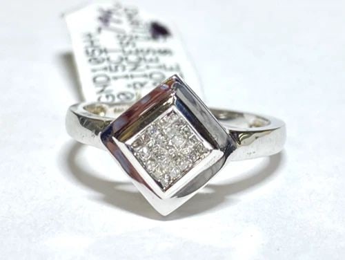 NEW 10K WHITE GOLD SQUARE SHAPED RING WITH 0.15CTW DIAMONDS (SIZE 6.75) 2.6 GRAM: WOMEN'S 10K WHITE GOLD RING WITH 0.15CT DIAMONDS (SIZE 6.75) Women's 10k White Gold Ring with 0.15CT Diamonds (Size 6.75) You are bidding on a new with tags Women's 10k White Gold Ring with 0.15CT Dia
