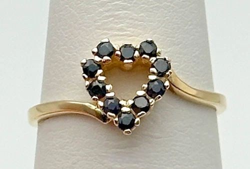 14K GOLD HEART RING SET WITH 0.25CTS OF NATURAL SAPPHIRES ( SIZE: 6.25 ) 2G: 14K GOLD HEART RING SET WITH 0.25CTS OF NATURAL SAPPHIRES SIZE: 6.25 2G 14k Gold Heart Ring set with 0.25cts of Natural Sapphires Condition: Used Material: 14k Yellow Gold Ring Size: 6.25 Weight: 2 gr