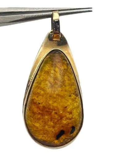 14K YELLOW GOLD PENDANT WITH BALTIC AMBER 2.3 GRAMS (1 of 2)