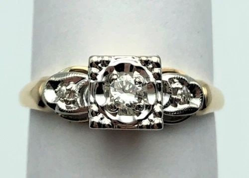 14K GOLD RING WITH 0.08CTS OF DIAMONDS ILLUSION SET SIZE: 5 1.9G: 14K GOLD RING WITH THREE DIAMONDS 0.08CTW (SIZE: 5) 14k Gold Ring with Three Diamonds You are bidding on a 14k Gold Ring with Three Diamonds. The piece has been fully checked and inspected by our in h