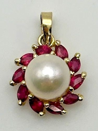 14K GOLD SUN SHAPED PENDANT WITH PEARL AND NATURAL RUBIES 1.2 GRAMS: 14K GOLD SUN SHAPED PENDANT WITH PEARL AND NATURAL RUBIES 1.2 GRAMS 14k Gold Sun shaped Pendant with Pearl and Natural Rubies Condition: Used Material: 14k Yellow Gold Pendant Size: 16mm x 11mm Total 