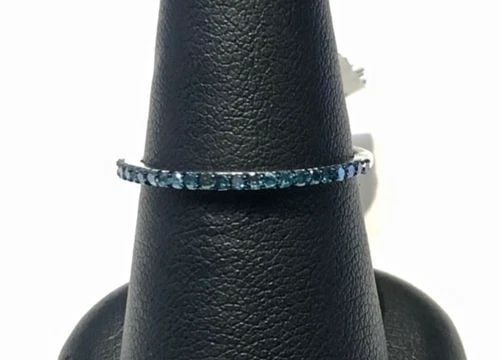 10K WHITE GOLD ELEGANT THIN RING / BAND, ROW OF BLUE DIAMONDS ( SIZE: 7 ) 1G: WOMEN'S 10K WHITE GOLD BAND WITH BLUE DIAMONDS NEW Women's 10K White Gold Band with Blue Diamonds NEW You are bidding on a new with defects Women's 10k White Gold Band with Blue Diamonds. The ring has