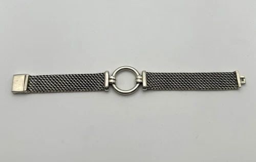 925 STERLING SILVER BRACELET WITH CENTER LOOP (7.25 INCH) 61.7GRAMS: 925 STERLING SILVER BRACELET WITH CENTER LOOP "HEAVY" 7.25 INCHES 61.7 GRAMS 925 Sterling Silver Bracelet with Center Loop Condition: Used, has scuffs/scratches from normal wear and tear Material: 925