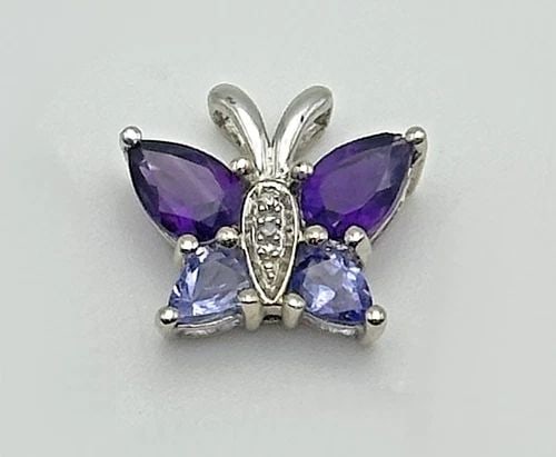 10K WHITE GOLD BUTTERFLY PENDANT, AMETHYST, TANZANITE, 0.01CTS OF DIAMOND 1.2G: 10K WHITE GOLD BUTTERFLY PENDANT, AMETHYST, TANZANITE, 0.01CTS OF DIAMOND 1.2G 10k White Gold Butterfly Pendant, Amethyst, Tanzanite, 0.01cts of Diamond Condition: Used Material: 10k White Gold Pendan