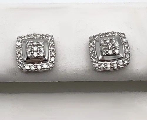SQUARE SHAPE 10K WHITE GOLD EARRINGS WITH 0.25CTW NATURAL DIAMONDS 1.1 GRAM: SQUARE SHAPED 10K WHITE GOLD EARRINGS WITH 0.25CTW OF DIAMONDS Square Shaped 10k White Gold Earrings Set, with 0.25cts of Diamonds Condition: New with out box or papers Material: 10k White Gold Weight