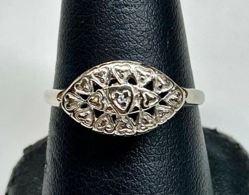 VINTAGE EYE SHAPE 10K WHITE GOLD RING WITH 0.01CT DIAMOND (SIZE 8.75) 2.1 GRAM: Vintage Eye Shape 10k White Gold Ring with Diamond You are bidding on a pre-owned Vintage Eye Shape 10k White Gold Ring with Diamond. The ring has minor scuffs and scratches from normal wear and tear,