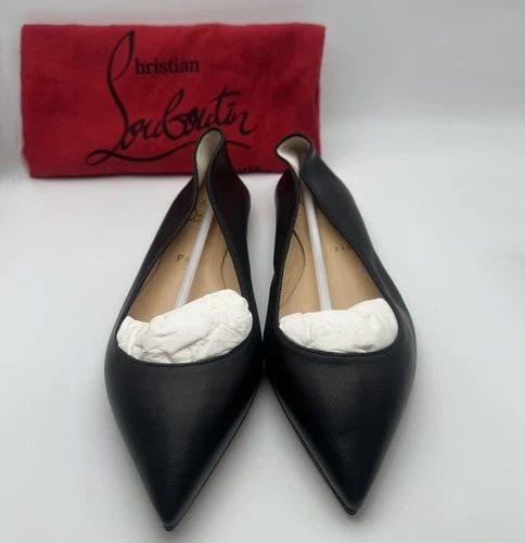 CHRISTIAN LOUBOUTIN POINTED TOE FLATS / SLIP-ON SHOES RED BOTTOMS EU 35.5: Christian Louboutin Pointed Toe Flats / Slip-on Shoes Red Bottoms Condition: Almost New, outer body has some scuffs from being moved around in inventory, no box or papers, never owned or worn by anyon