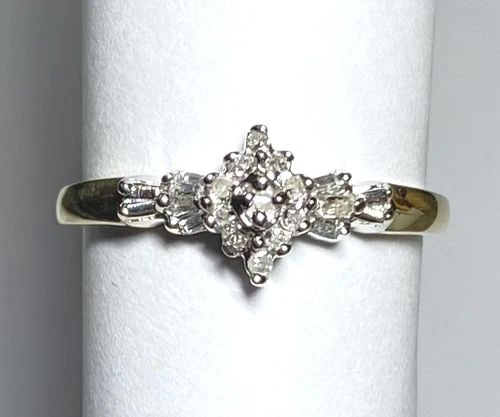 NEW WOMEN'S 10K YELLOW GOLD RING WITH 0.10CT DIAMONDS (SIZE 6.5) 1.8 GRAM: WOMEN'S 10K YELLOW GOLD RING WITH 0.10CT DIAMONDS (SIZE 6.5) Women's 10k Yellow Gold Ring with 0.10CT Diamonds (Size 6.5) You are bidding on a new with tags Women's 10k Yellow Gold Ring with 0.10CT Di