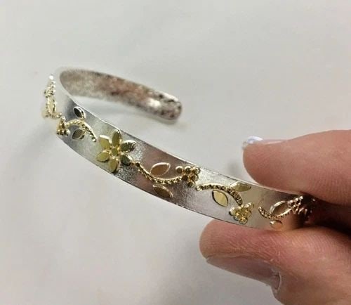 PURE 999 SILVER WITH GOLD FLORAL STYLE GRAPE VINE OUTSIDE OF CUFF 29.2 GRAM (1 of 2)