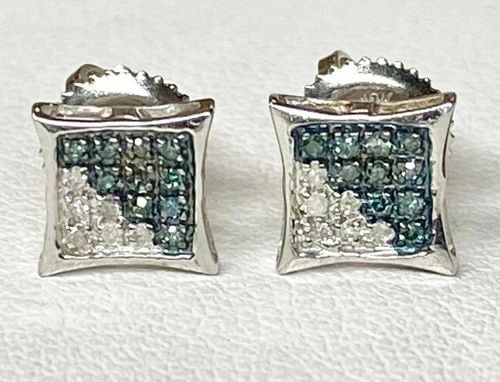 10K WHITE GOLD KITE EARRINGS WITH 0.10CTW BLUE AND WHITE DIAMONDS: 10K WHITE GOLD EARRINGS WITH BLUE AND WHITE DIAMONDS 10k White Gold Earrings with Blue and White Diamonds You are bidding on a pre-owned 10k White Gold Earrings with Blue and White Diamonds. The earri