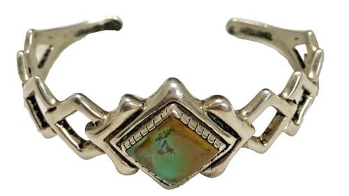 925 STERLING SILVER BRACELET / CUFF WITH GREEN TURQUOISE (6.5 INCH) 32.6 GRAMS: VINTAGE 925 STERLING SILVER BRACELET/CUFF WITH CENTER GREEN TURQUOISE STONE Vintage 925 Sterling Silver bracelet/cuff with center Turquoise Stone You are bidding on a Vintage 925 Sterling Silver brace