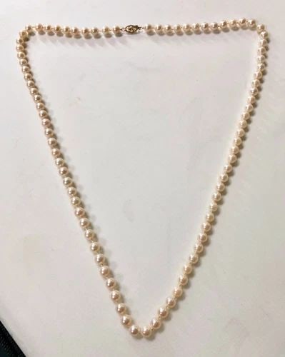 CULTURED PEARL NECKLACE, GRADE B WITH 14K YELLOW GOLD CLASP 24": CULTURED PEARL NECKLACE STRAND FASHION GRADE B WITH 14K YELLOW GOLD CLASP Cultured Pearl Necklace Strand Fashion Grade B with 14k Yellow Gold Clasp You are bidding on a pre-owned Cultured Pearl Neckla