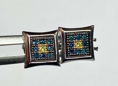 NEW 10K WHITE GOLD KITE EARRINGS WITH BLUE AND YELLOW DIAMONDS 0.9 GRAM: 10K WHITE GOLD EARRINGS WITH BLUE AND YELLOW DIAMONDS NEW 10k White Gold Earrings with Blue and Yellow Diamonds NEW You are bidding on new with defects 10k White Gold Earrings with Blue and Yellow Dia