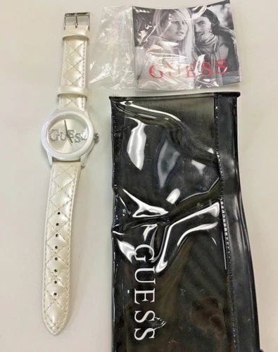 NEW GUESS WOMEN W70040L1 CLASSIC WHITE QUILTED LEATHER WATCH (1 of 2)