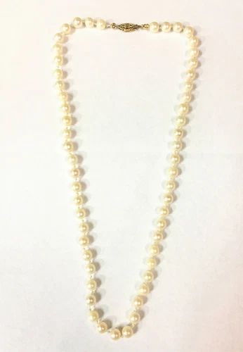 WHITE PEARL NECKLACE WITH GOLD FILLED CLASP (18.5 INCH ) 20.2 GRAM: WHITE PEARL NECKLACE WITH GOLD FILLED CLASP (18.5" INCHES LONG) White Pearl Necklace with Gold Filled Clasp You are bidding on a White Pearl Necklace with Gold Filled Clasp. The necklace and pearls ha
