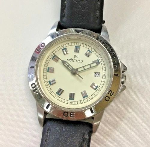 VINTAGE MONTREUX WATCH QUARTZ 28MM: VINTAGE MONTREUX WATCH Vintage Montreux Watch You are bidding on a Vintage Montreux Watch. There are scratches on the watch from normal wear and tear, it is in used condition! See pictures for details