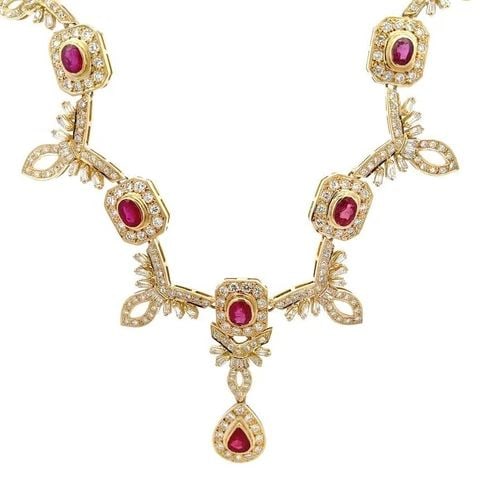 DIAMOND RUBY 18CT NECKLACE 18K YELLOW GOLD FLORAL LEAF STYLE EVENING WEAR: DIAMOND RUBY 18CT NECKLACE 18K YELLOW GOLD FLORAL LEAF STYLE EVENING WEAR This gorgeous necklace is crafted from 18k yellow gold featuring fancy wing like design and marquise shape links set with bagu