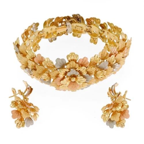 EARRINGS & BRACELET 18K SET TRICOLOR GOLD FANCY FLORAL LAYERS: EARRINGS & BRACELET 18K SET TRICOLOR GOLD FANCY FLORAL LAYERS Stunning 18k Tricolor Gold Fancy Floral Earrings & Bracelet Set Description This is a stunning and detailed design bracelet with earrings,