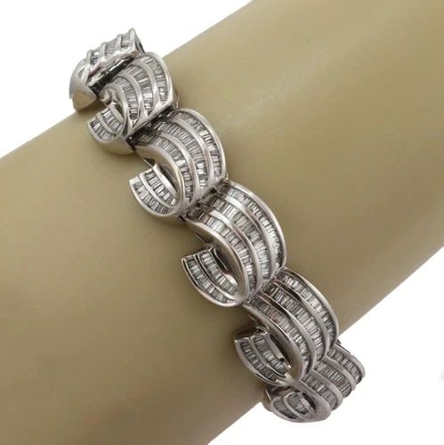 MAGNIFICENT 10 CARATS DIAMOND 14K WHITE GOLD SWIRL LINK BRACELET LIQUIDATION: MAGNIFICENT 10 CARATS DIAMOND 14K WHITE GOLD SWIRL LINK BRACELET Magnificent 10 Carats Diamond 14k White Gold Swirl Link Bracelet Description This is an eye catching large link bracelet, it is crafted