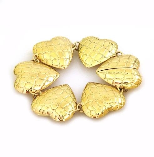 GUCCI COUTURE LARGE HEARTS BRACELET 18K GOLD BABOUSKA PUFFED LINKS VINTAGE: GUCCI COUTURE LARGE HEARTS BRACELET 18K GOLD BABOUSKA PUFFED LINKS VINTAGE This chic fashionable authentic bracelet is by Gucci from the Couture Babouska Collection. It is crafted from 18k yellow gold