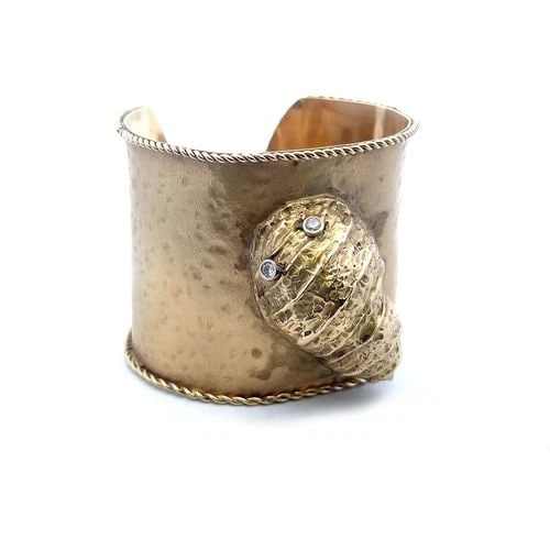 CONCH SHELL GOLD BRACELET 14K WIDE YELLOW CUFF DIAMOND BANGLE 98 GRAMS: CONCH SHELL GOLD BRACELET 14K WIDE YELLOW CUFF DIAMOND BANGLE 98 GRAMS This is a large eye-catching vintage cuff bracelet, crafted from 14k yellow gold with a 52mm wide thin band. The top center of th