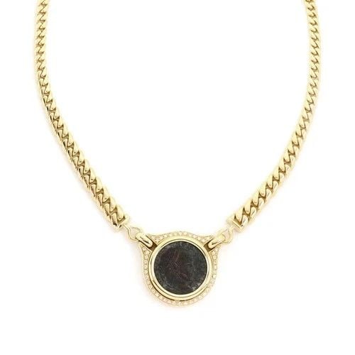 DIAMOND NECKLACE GOLD 18K YELLOW ROMAN COIN PENDANT VINTAGE: DIAMOND NECKLACE GOLD 18K YELLOW ROMAN COIN PENDANT VINTAGE This vintage-inspired diamond necklace features round-cut diamonds set in 18k yellow gold, making it a stunning piece of fine jewelry. The R