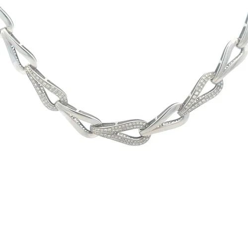 MODOLO DIAMOND GOLD NECKLACE 18K WHITE LOOP LINK PAVE COLLAR STYLE: MODOLO DIAMOND GOLD NECKLACE 18K WHITE LOOP LINK PAVE COLLAR STYLE This chic necklace is by Di Modolo featuring 18k white gold with graduated loop links, larger from the center. There are 3 links acce