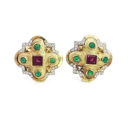 DAVID YURMAN DIAMOND GEMS GOLD EARRINGS 14K YELLOW HUGGIE STYLE: DAVID YURMAN DIAMOND GEMS GOLD EARRINGS 14K YELLOW HUGGIE STYLE This beautiful pair of earrings are by David Yurman, they are crafted from 14k yellow gold featuring floral dome like top with a texture