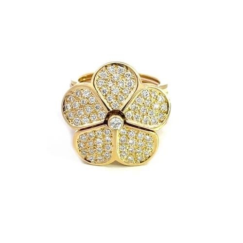 DIAMOND CONVERTIBLE RING BRACELET 18K YELLOW GOLD PAVE SET FLOWER TOP: DIAMOND CONVERTIBLE RING BRACELET 18K YELLOW GOLD PAVE SET FLOWER TOP This gorgeous convertible ring to bracelet is crafted from 18k yellow gold. It features 8 flat slim scallop edge rings, and each i