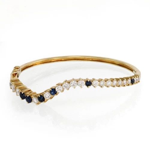 LOVELY 3.46CT DIAMOND & SAPPHIRE 18K YELLOW GOLD WAVE BANGLE LIQUIDATION! (1 of 2)