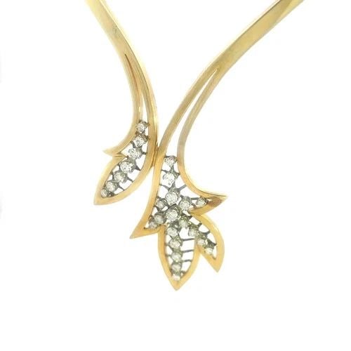 DIAMOND GOLD LEAF NECKLACE 17K YELLOW LONG SECTION BAR LINKS: DIAMOND GOLD LEAF NECKLACE 17K YELLOW LONG SECTION BAR LINKS This is an eye-catching unique style necklace with long 3.5mm wide section curved bar links with a double style leaf shape centerpiece with