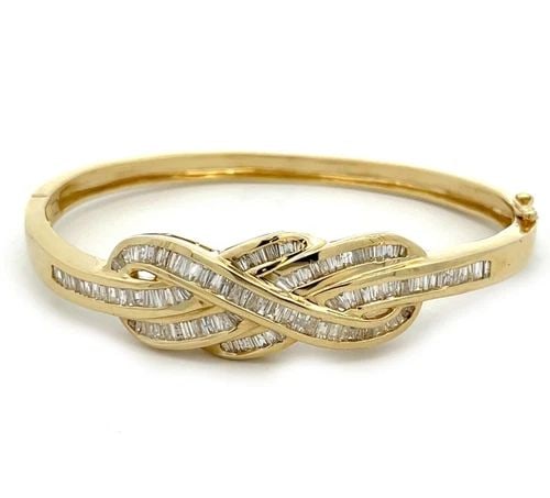 GOLD DIAMOND BRACELET SAILOR KNOT HINGED BRACELET !4K YELLOW: GOLD DIAMOND BRACELET SAILOR KNOT HINGED BRACELET !4K YELLOW This gorgeous bracelet is crafted from 14k yellow gold featuring an intricate sailor knot at the front of the oval shape hinge slide clasp 