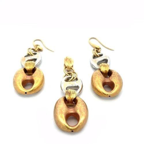 EARRINGS & PENDANT 18K GOLD SET MARINER LINK ETCHED PUFFED DANGLE STYLE: EARRINGS & PENDANT 18K GOLD SET MARINER LINK ETCHED PUFFED DANGLE STYLE This is a beautiful earrings and pendant set; they are crafted from 18k yellow and white gold. The pendant has a textured brush 