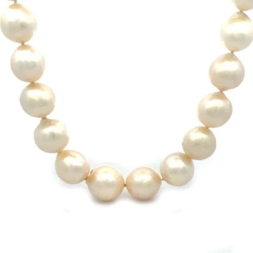 BAROQUE GOLD PEARL NECKLACE 18K YELLOW 12-16MM GRADUATED STYLE: BAROQUE GOLD PEARL NECKLACE 18K YELLOW 12-16MM GRADUATED STYLE The Baroque Gold Pearl Necklace is a stunning piece of vintage jewelry featuring 12-16mm graduated white pearls on a single strand with 1