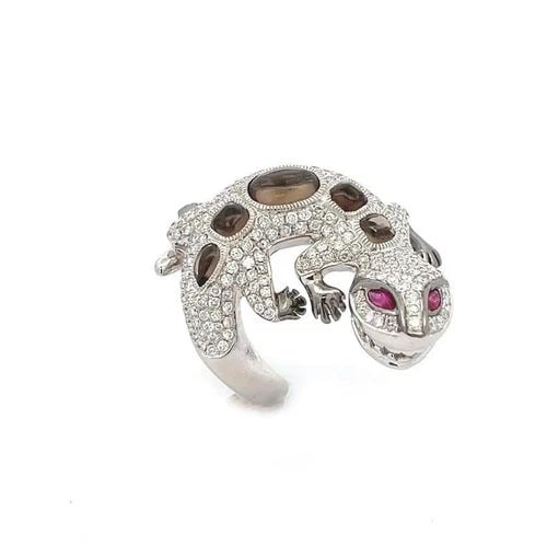 LIZARD RING DIAMOND & GEMS 3D 18K WHITE GOLD SIZE 6.25: LIZARD RING DIAMOND & GEMS 3D 18K WHITE GOLD SIZE 6.25 This is an adorable, crafted ring, it features a 3D full figure lizard ring. The piece is well crafted in 18k white gold with a smooth, polished 