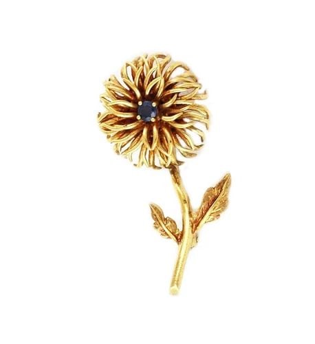 TIFFANY & CO. VINTAGE SAPPHIRE 18K YELLOW GOLD FLOWER BROOCH: TIFFANY & CO. VINTAGE SAPPHIRE 18K YELLOW GOLD FLOWER BROOCH Tiffany & Co. Vintage Sapphire 18k Yellow Gold Flower Brooch Description This lovely authentic vintage brooch is from Tiffany & Co. It is c