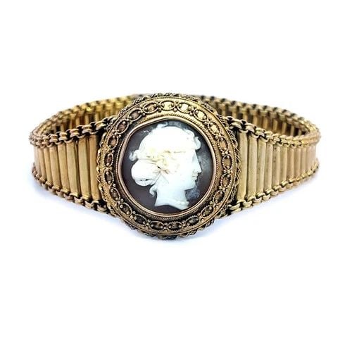 GOLD CAMEO PORTRAIT BRACELET 18K 14K YELLOW GRADUATED LINK BAND VINTAGE: GOLD CAMEO PORTRAIT BRACELET 18K 14K YELLOW GRADUATED LINK BAND VINTAGE The Gold Cameo Portrait Bracelet is a vintage piece of fine jewelry made of yellow gold with a slide closure. Measuring 7 inches
