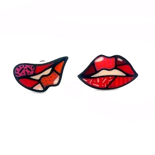 ROMERO BRITTO X OC GOLD STUD EARRINGS ENAMEL LIPS 18K WHITE: ROMERO BRITTO X OC GOLD STUD EARRINGS ENAMEL LIPS 18K WHITE This is a cute pair of contemporary art enamel stud earrings by Romero Britto. The pair is crafted from solid 18k white gold featuring lips 